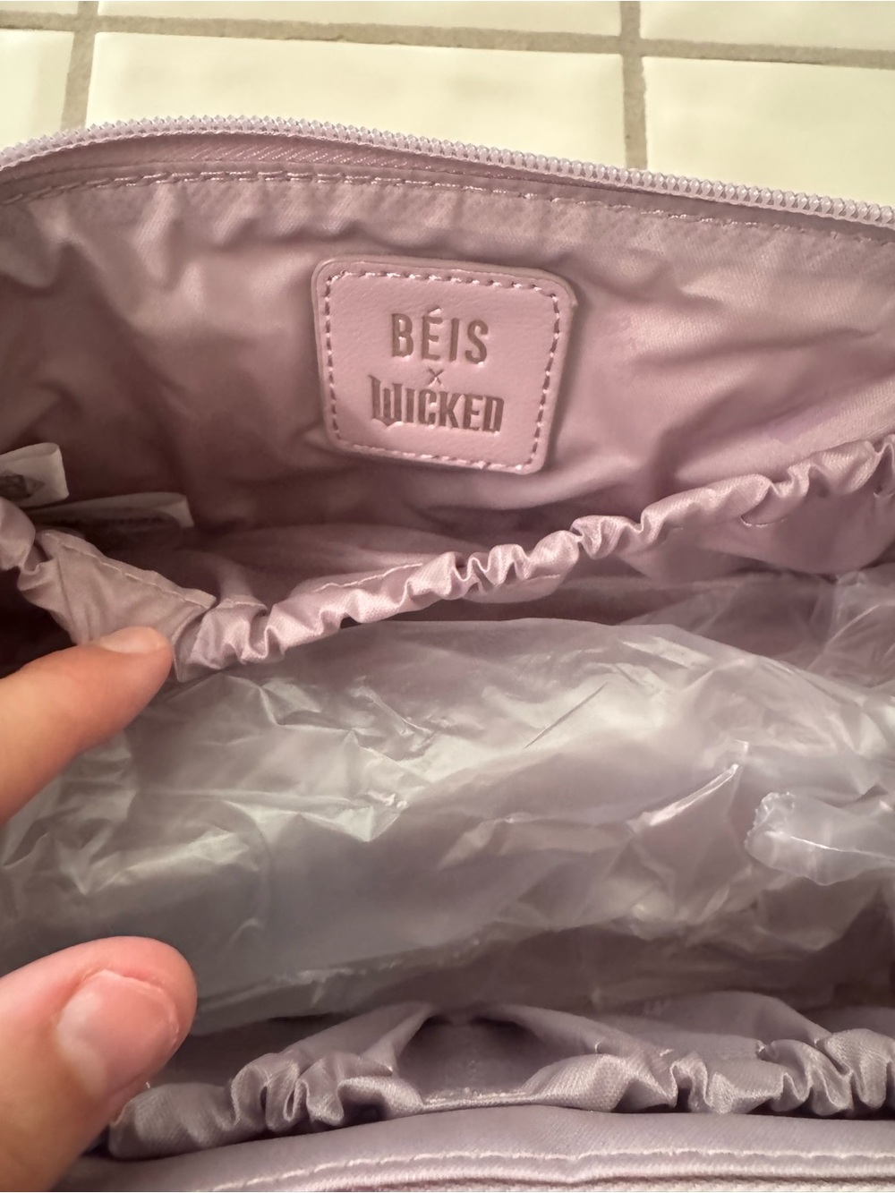 BEIS X Wicked Toiletry Kit Wicked Pink - Picture 6 of 8